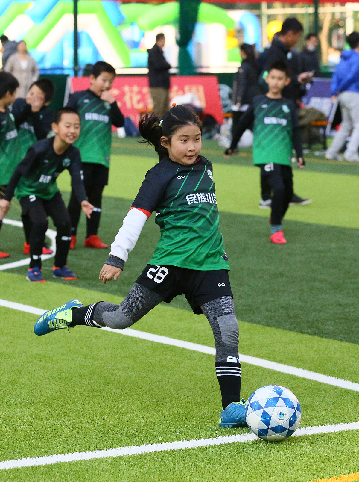 铿锵玫瑰中国女足元宵节,铿锵玫瑰女足荣耀绽放