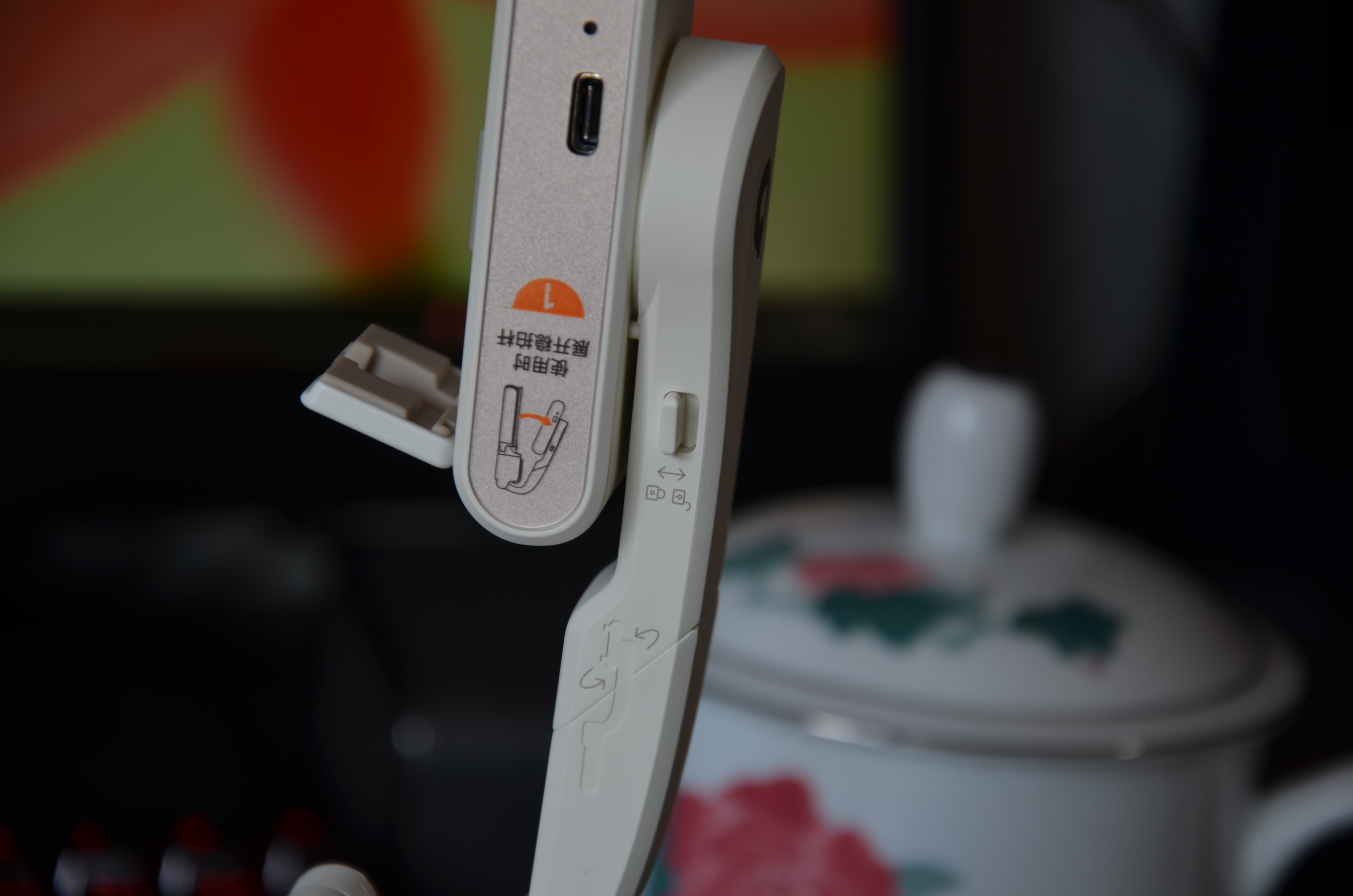 是自拍杆、三脚架，遥控卡菲、也是稳定器——浩瀚小Q智能稳拍杆