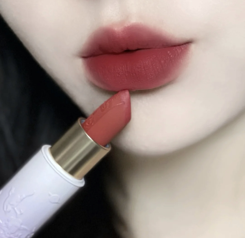 又显白又不掉色的口红,又素颜又提气色的口红