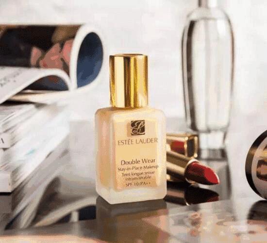 雅诗兰黛DW粉底液，打造完美无瑕素颜肌