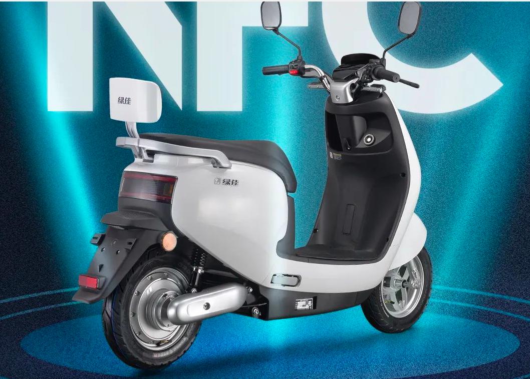 绿佳新款电动车评测:搭载+能量电机,高效省电,最大续航136公里