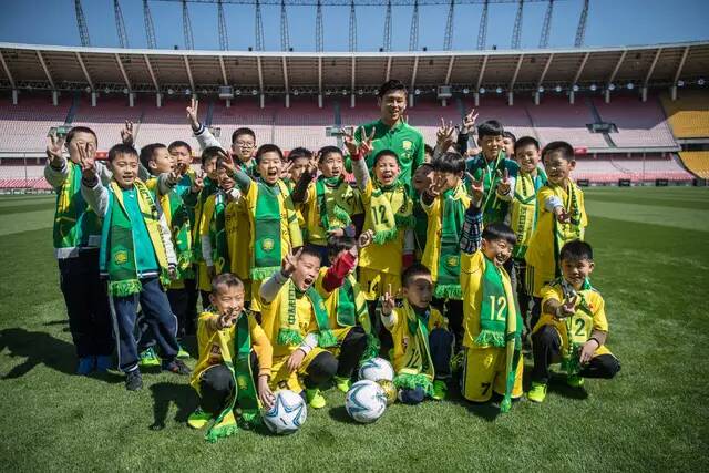 张玉宁本土第一中锋,张玉宁鲁能新星视频