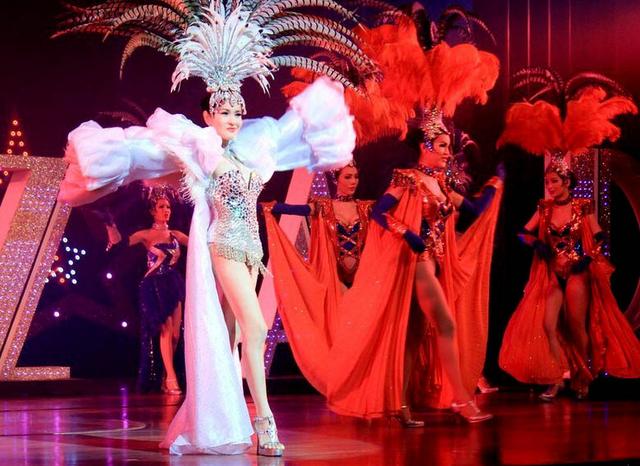 风情万种背后的辛酸，揭秘泰国人妖的由来和未来