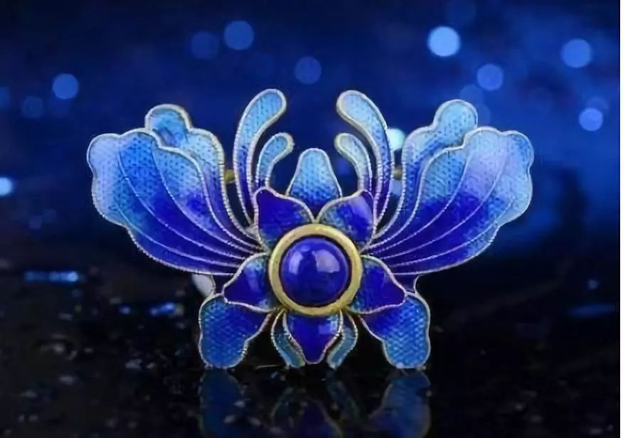 一顶凤冠需要多少翠鸟,一顶凤冠述说一段历史