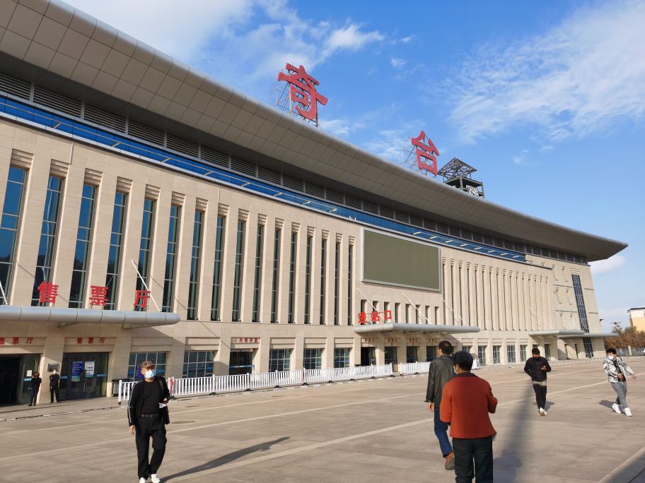 【跋涉边境亲吻祖国】58、奇台:红花似火的边境县…