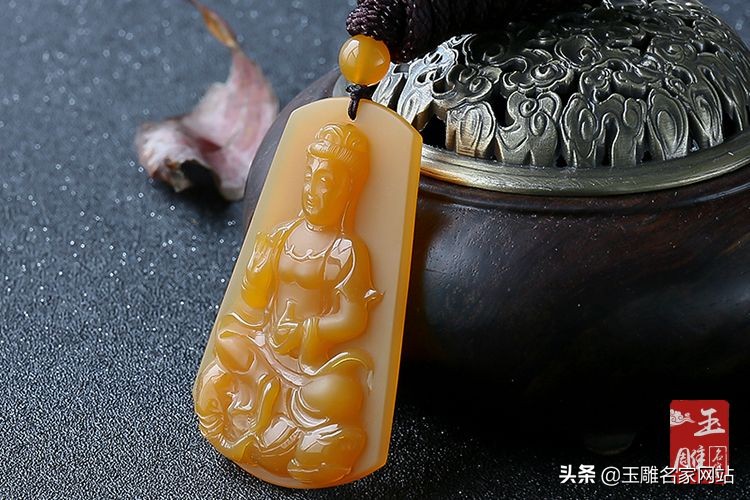 普贤菩萨吊坠什么材质,普贤菩萨吊坠什么意思