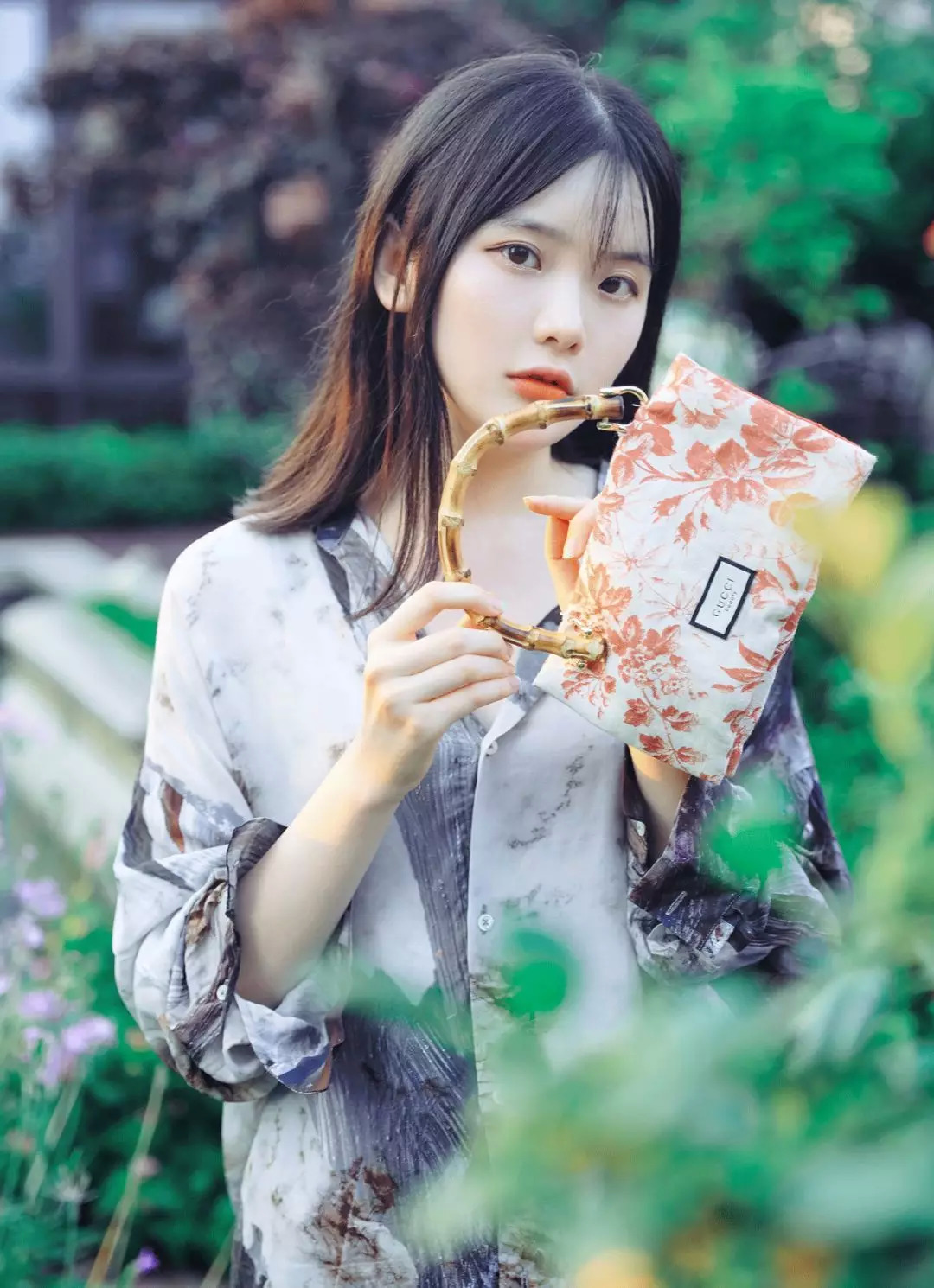 大牌包包手提袋改造教程,用买完东西的袋子改造时髦包包