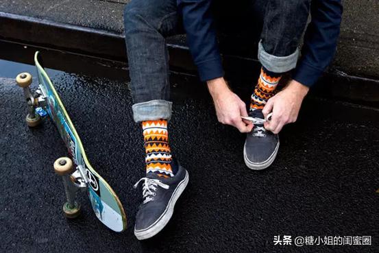 男士鞋袜穿搭讲究什么,买什么鞋袜好看男士穿搭