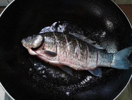 鲫鱼汤浓稠鲜香的秘诀,鲫鱼汤怎么煎鱼皮不破