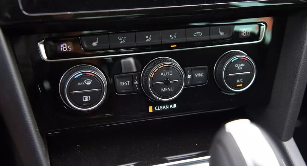 风挡玻璃如何去雾,如何快速除车风挡的雾