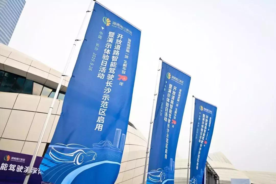 自动驾驶汽车出租车,自动驾驶出租车出来了吗