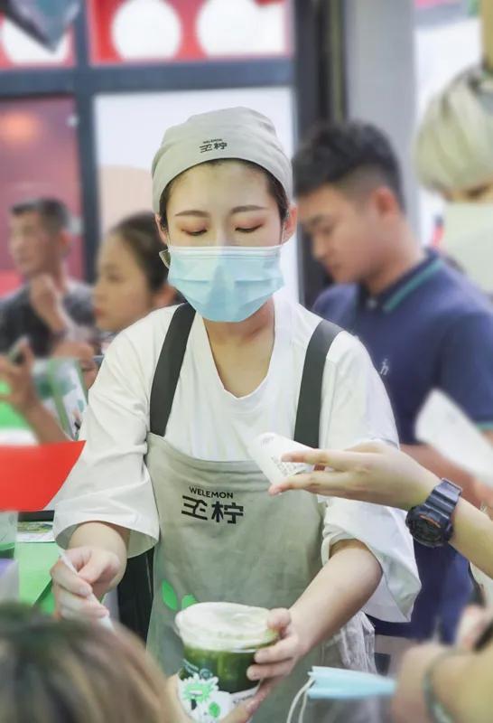 单店日销1800杯火遍京沪蓉王柠打破“柠檬茶火不出广东”的魔咒