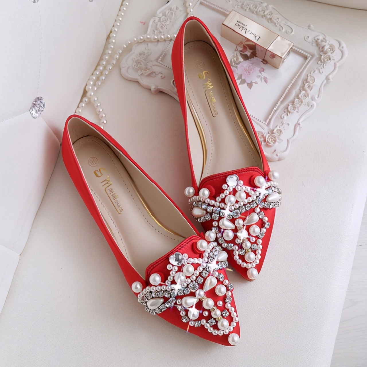 百搭气质平底单鞋防滑,适合冬天穿的平底小白鞋女