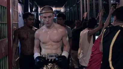 英国白人被关泰国监狱，干翻狱警潇洒越狱，结局却把我治愈的电影