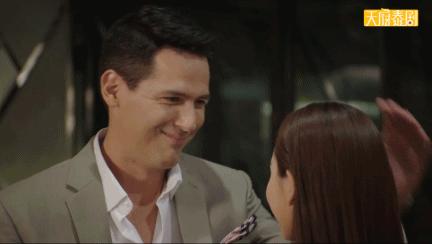 扒开衣服，这女人杀疯了