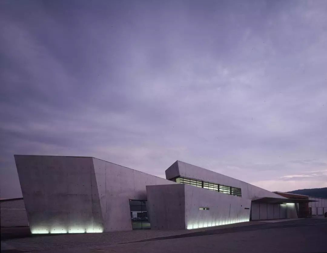 建筑女魔头扎哈哈迪德作品,建筑女魔头扎哈哈迪德解读建筑