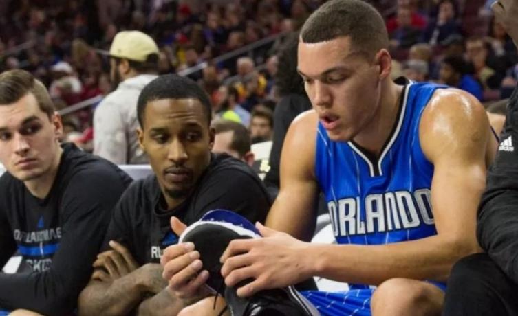 nba球星穿坏的鞋,nba穿坏球鞋