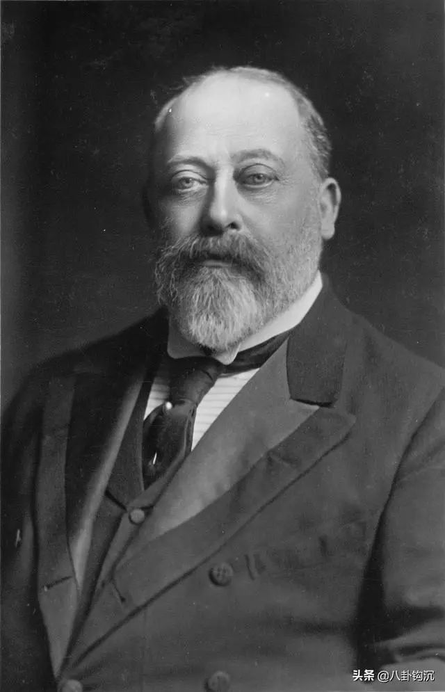 英国王室是怎样赚钱的,英国王室家庭收入