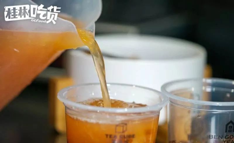 火遍全国的明星茶饮本宫的茶开到桂林了！凭口袋茶掀起了排队潮流