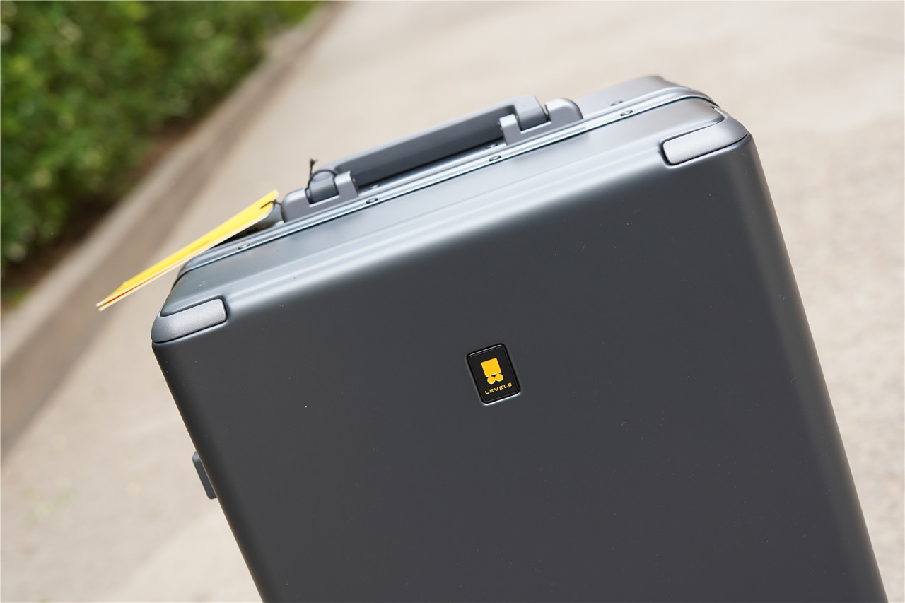 地平线8号行李箱24寸能装多少东西,行李箱推荐地平线8号