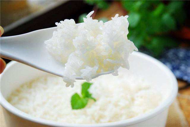 日本人糖尿病发病率低,是因为吃凉米饭?不建议老人这样吃