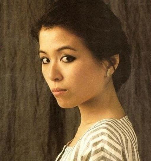 70岁老人找小20岁的女友,周润发年轻时的情史