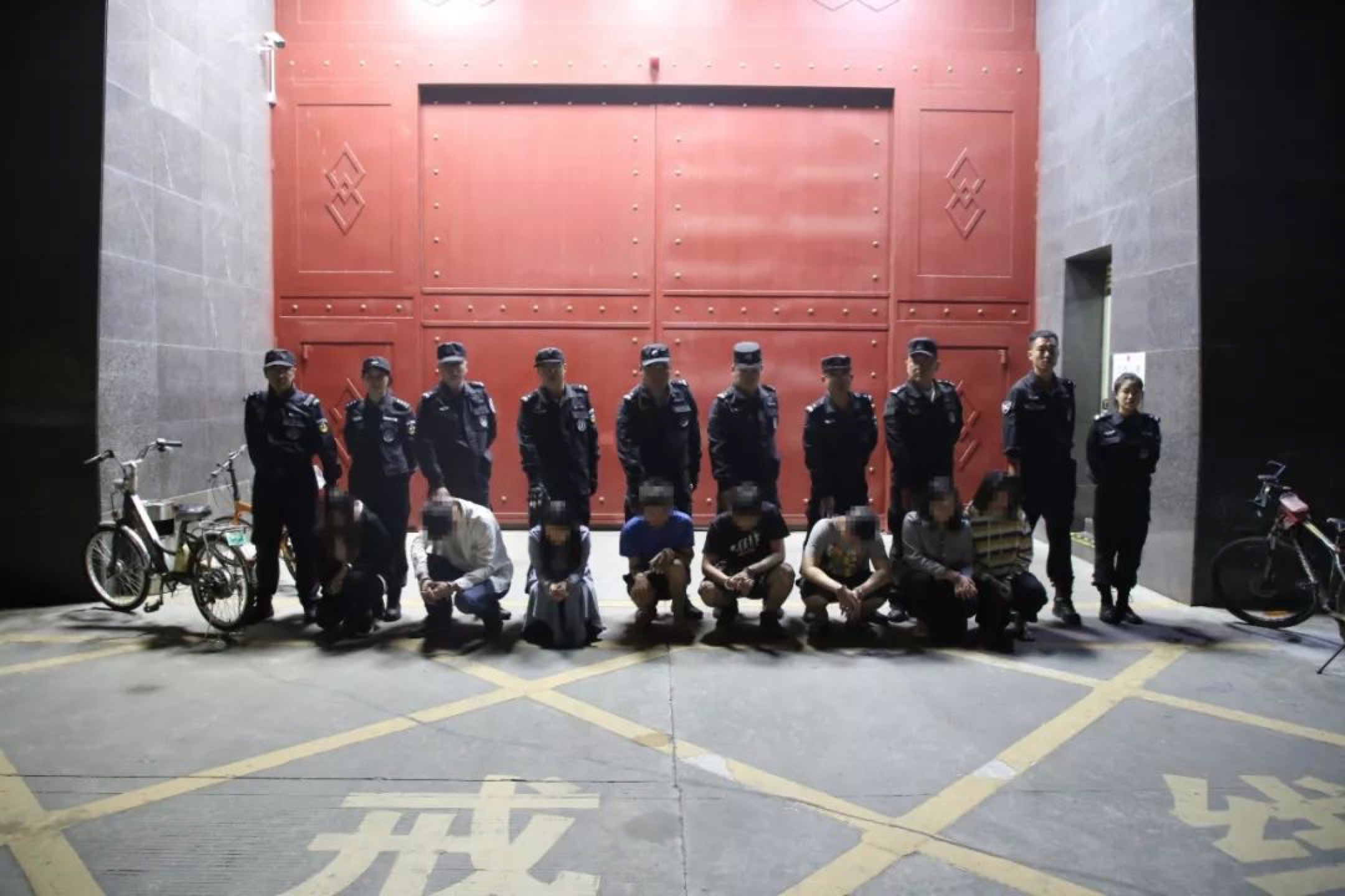 售卖假冒品牌服饰如何判,假冒lv被抓后果