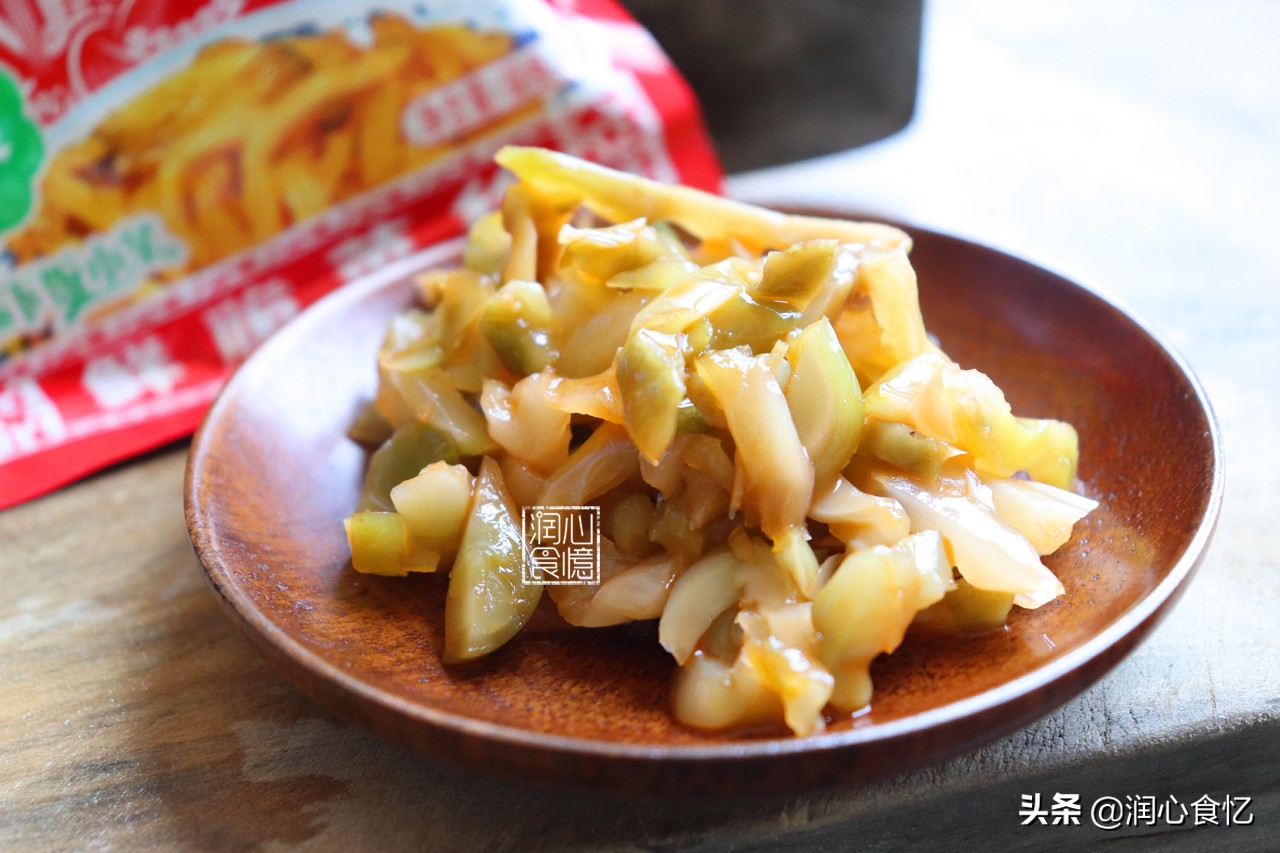“大陆人吃不起榨菜”，我奢侈一回，用涪陵榨菜做道荤汤，羡慕吧
