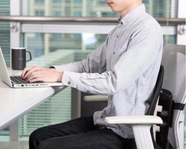 米乔腰垫买经典还是气动版,腰不舒服拿枕头垫着能缓解吗