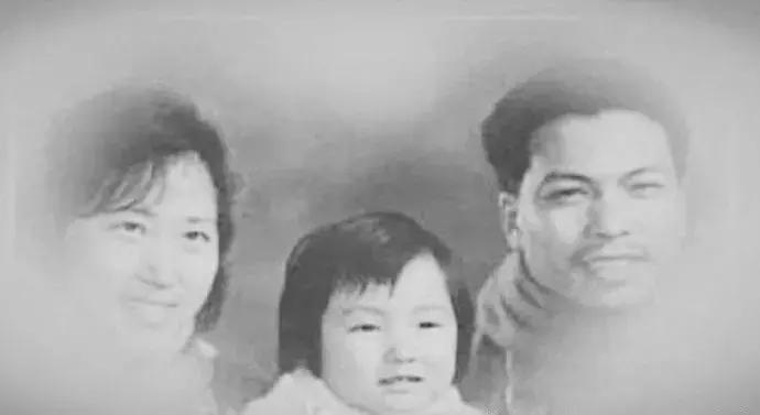 人生娱乐,童年董卿