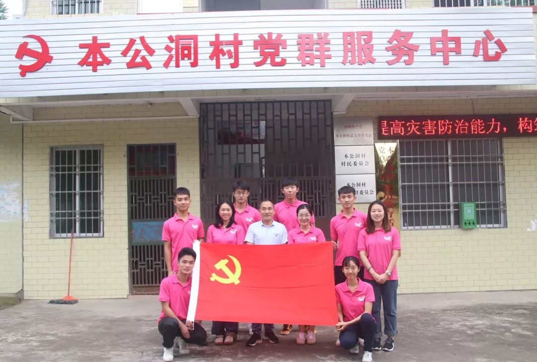 重岩叠嶂的峰峦,重岩叠嶂的山峰