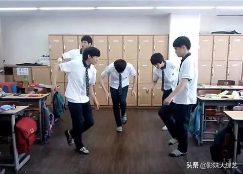 韩国人喜欢穿三线拖鞋吗,韩国人衣服为什么有三条杠