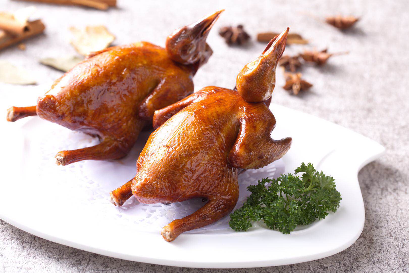 寻味武汉：坚持做传统粤菜27年不变，鸡有鸡味，鱼有鱼香