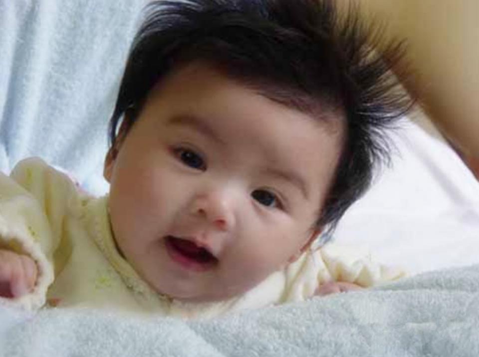 小宝宝头发“竖着长”,像极了“*债讨**鬼”,父母可有罪受了