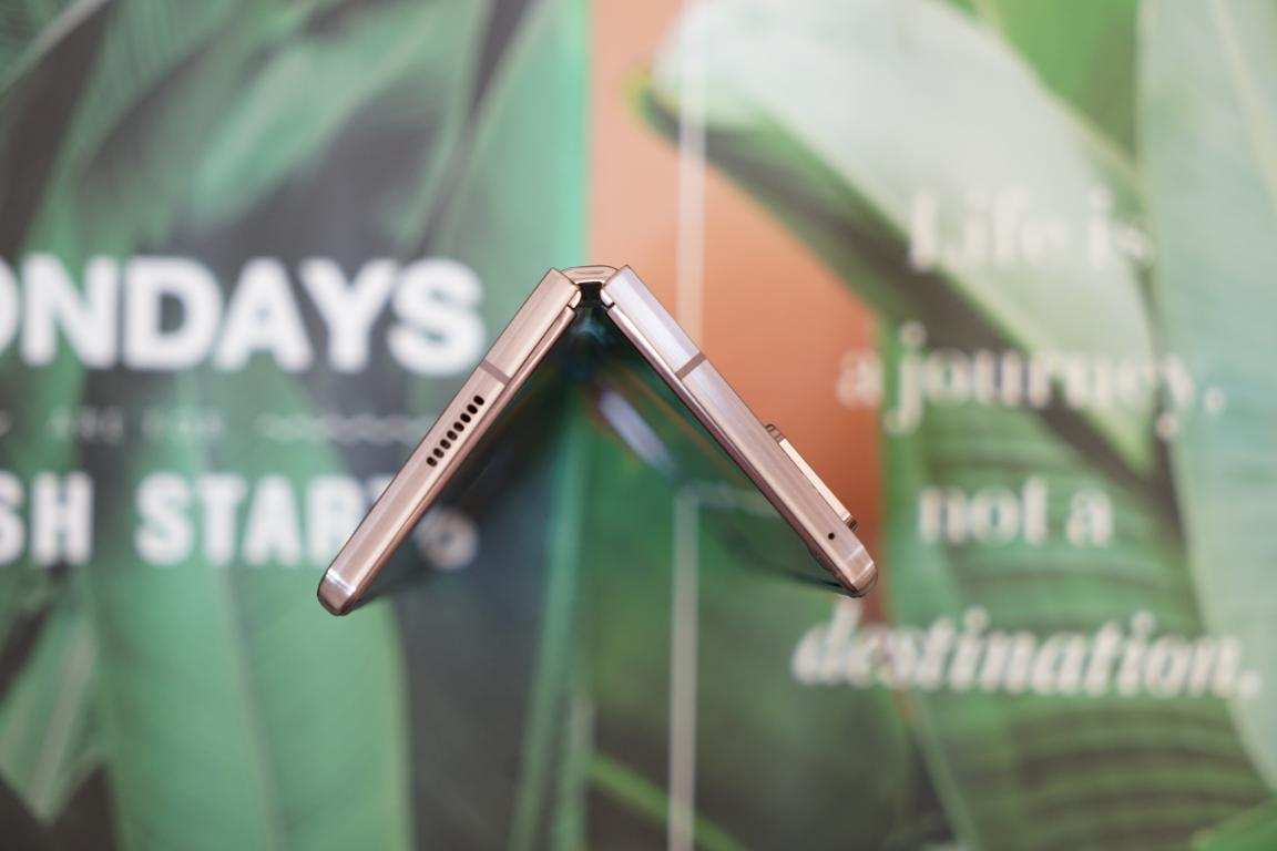 三星折叠屏手机zfold2怎么样,三星公布折叠屏手机galaxyfold2