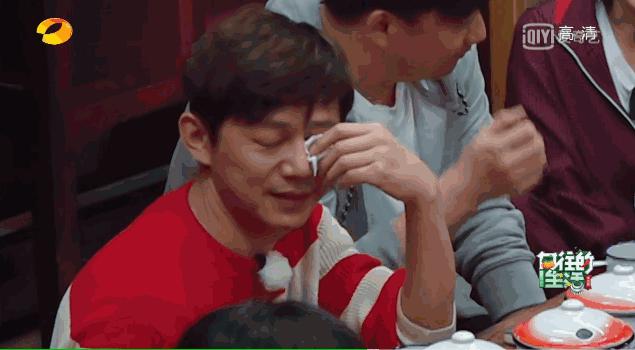 朋友请听好易烊千玺何炅谢娜读信,范丞丞何炅谢娜易烊千玺憋笑综艺