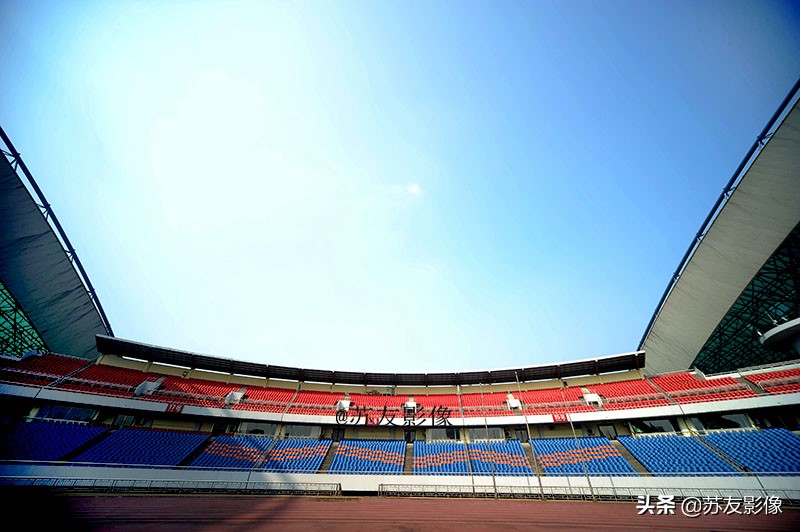 重庆奥体中心体育场容纳多少人,重庆奥体中心体育场图