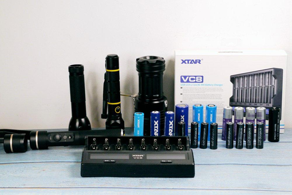 要痛痛快快地玩,就得配上这个8槽充电器才行