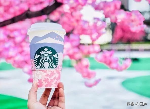 星巴克魔幻美人鱼、MUJI色卡饮料、复刻名画的甜品，让你一秒入夏