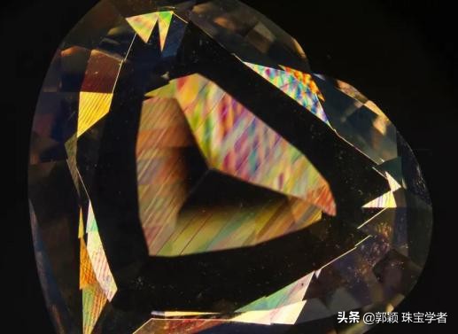 彩虹月光石,彩虹月光石寓意和象征