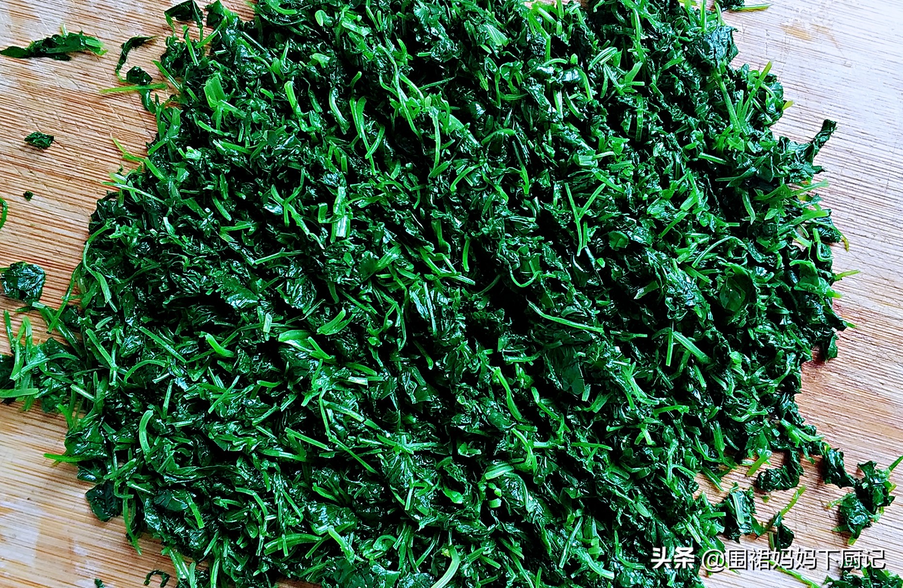 荠菜春饼怎么做又软又好吃,春天什么野菜做饼好吃