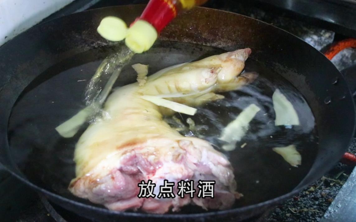 红烧猪脚的家常做法软烂脱骨川味,高压锅炖一整只猪脚要多久才脱骨