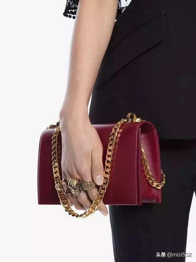 2019明星背的最火的包包,明星背lv包包图片