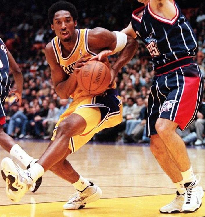 科比和nike续约了吗,科比现在还有球鞋合同吗