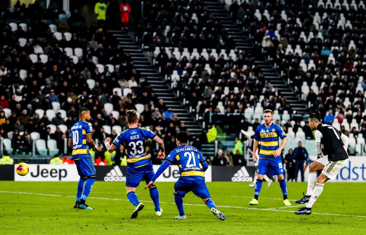 c罗16到18碾压梅西,巅峰时期的c罗力压梅西