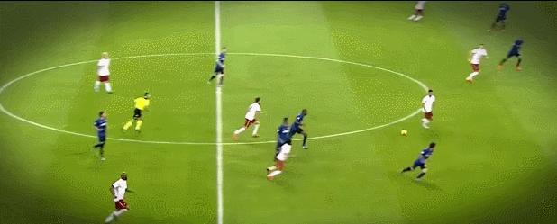 足球搞笑过人动图,足球十大最搞笑瞬间图