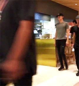 EXO-SC回归预告再公开，SM的皮裤真多！两长腿帅哥被拍成短腿