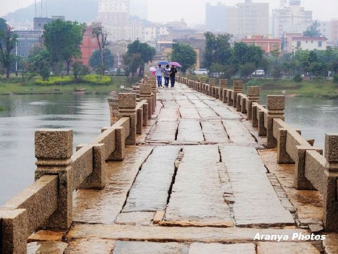 福建晋江安平桥视频,雨中安平桥