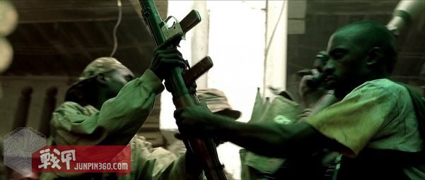 美国黑鹰战机坠落视频,十部顶级战争大片黑鹰坠落