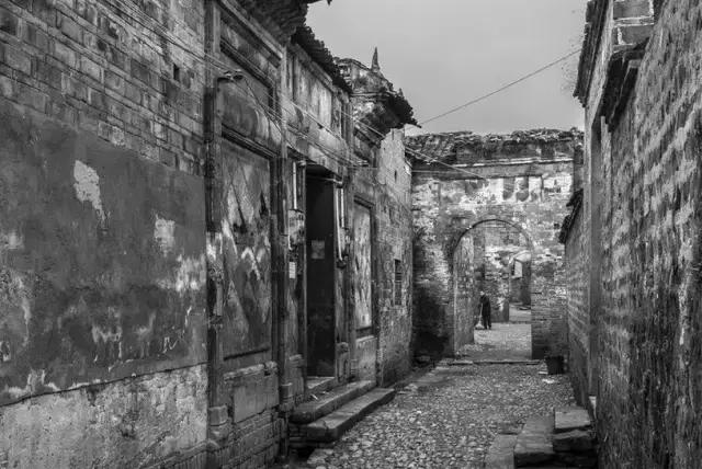 这个村庄一千年前建了个生态下水道，至今旱涝不惧